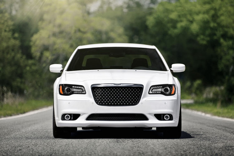 Chrysler-300-SRT8-09.jpg