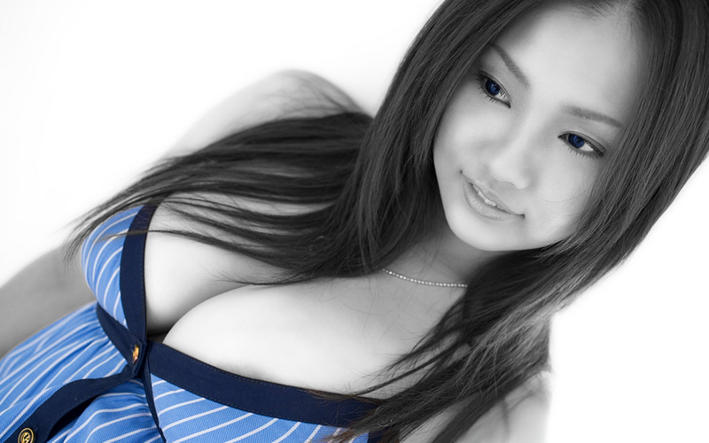 deep_blue_eyes_by_sxwallpapers-d331yhq.jpg