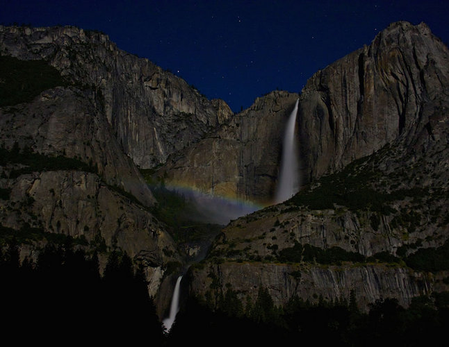 Upper-Yosemite-Falls-Moonbow.jpg