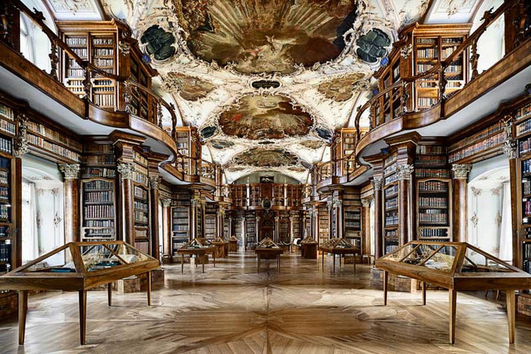 Abbey-library-of-Saint-Gall-2.jpg