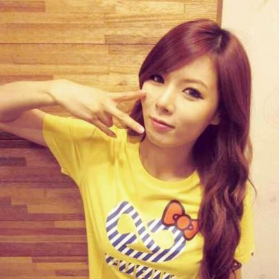 hyuna_v_sign-1894.png