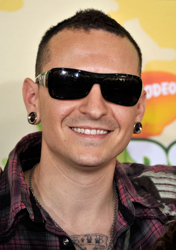 Chester Bennington Nickelodeon 22nd Annual MSDMdW9KDGyl.jpg