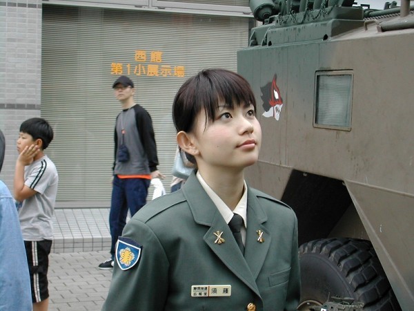 Military-women-around-the-world-Japan-600x450.jpg