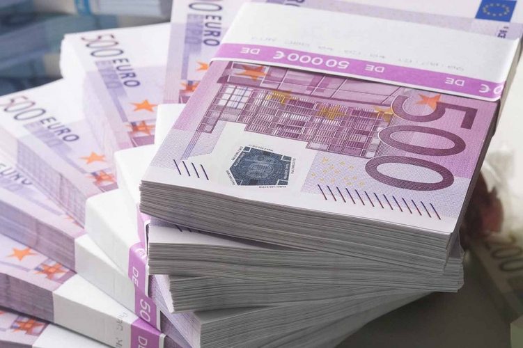 money-banknotes-euro-1390401151.jpg